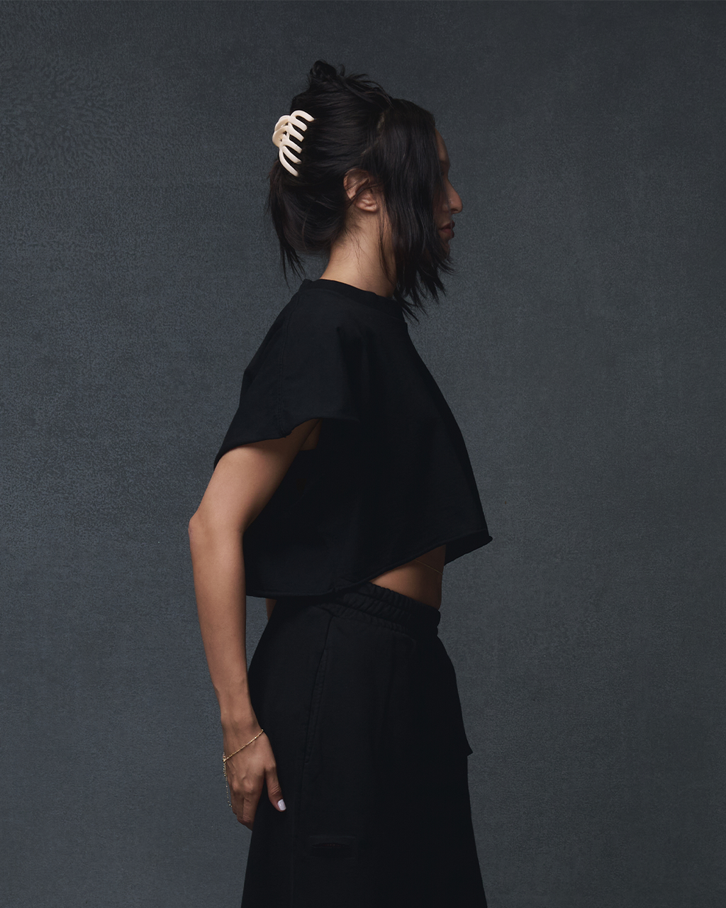 CROPPED FLAGSHIP TEE - BLACK