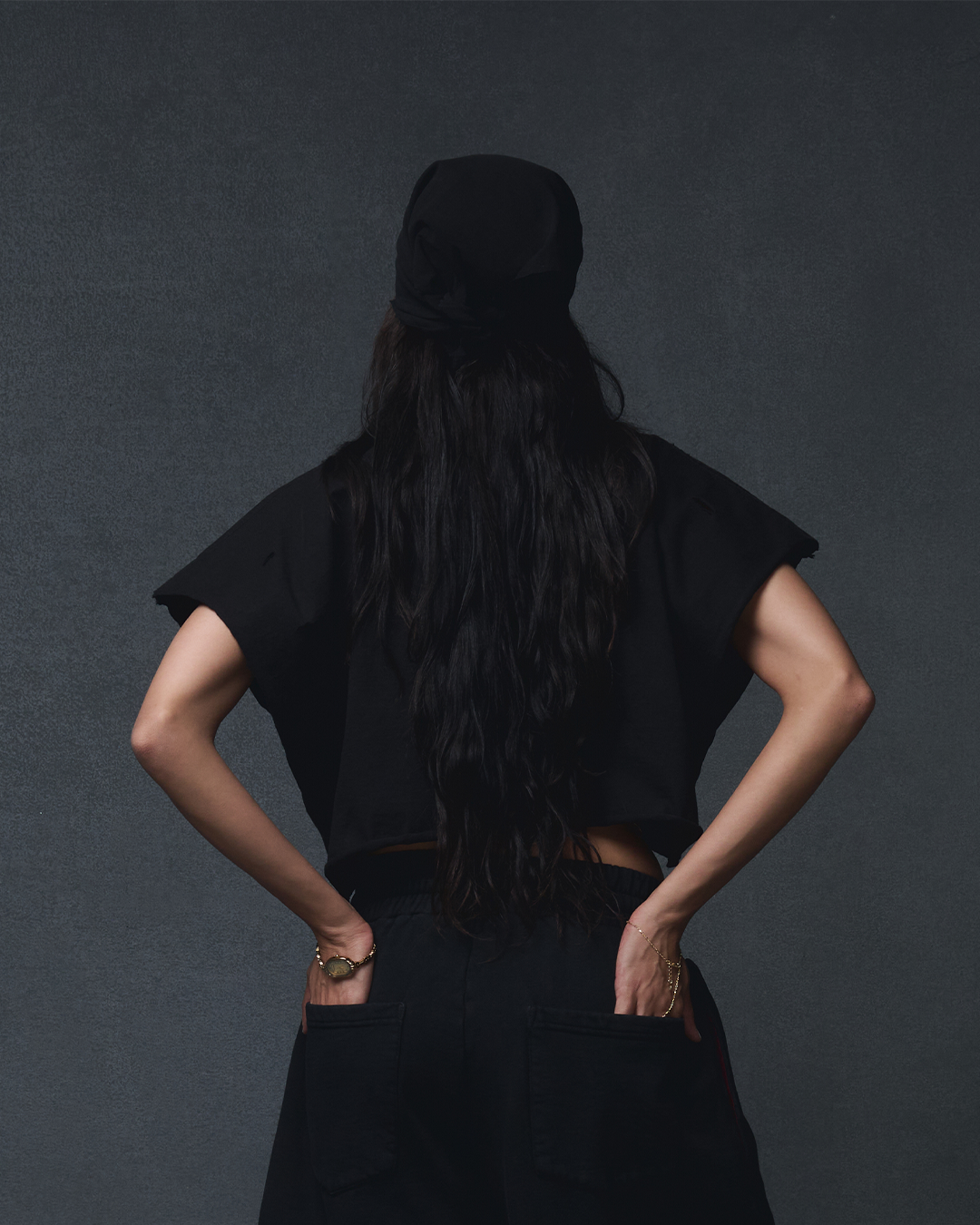 CROPPED FLAGSHIP TEE - DISTRESSED BLACK