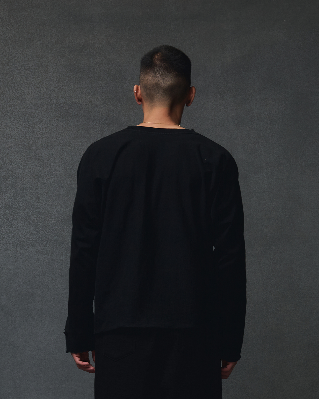 LONGSLEEVE FLAGSHIP TEE - BLACK