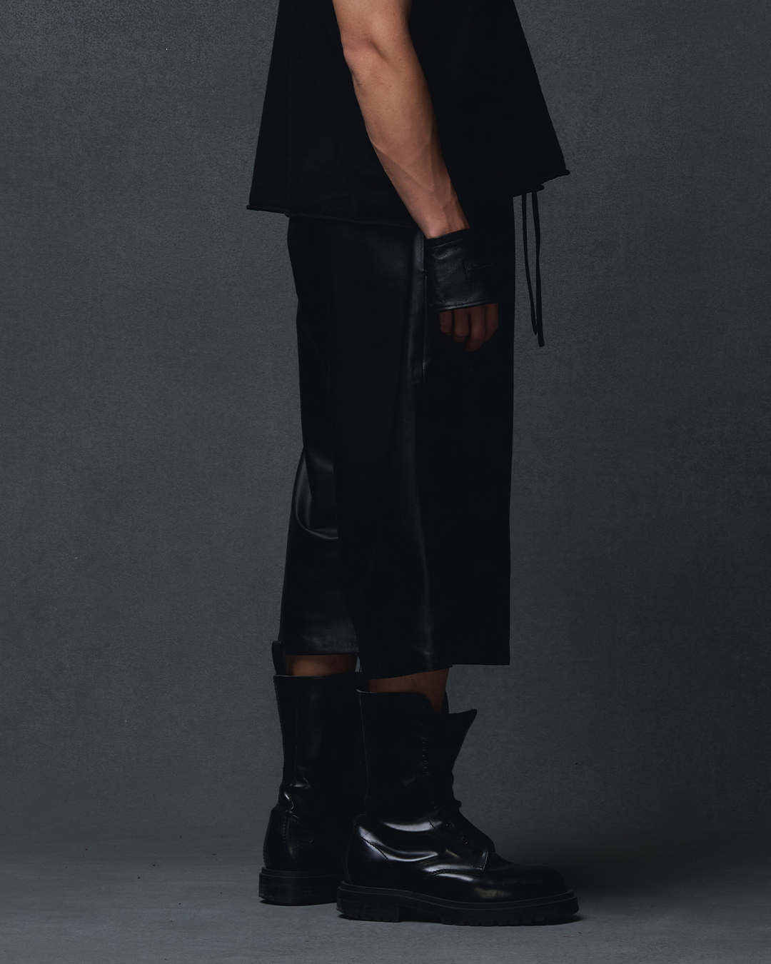 LEATHER LONG SHORTS - BLACK