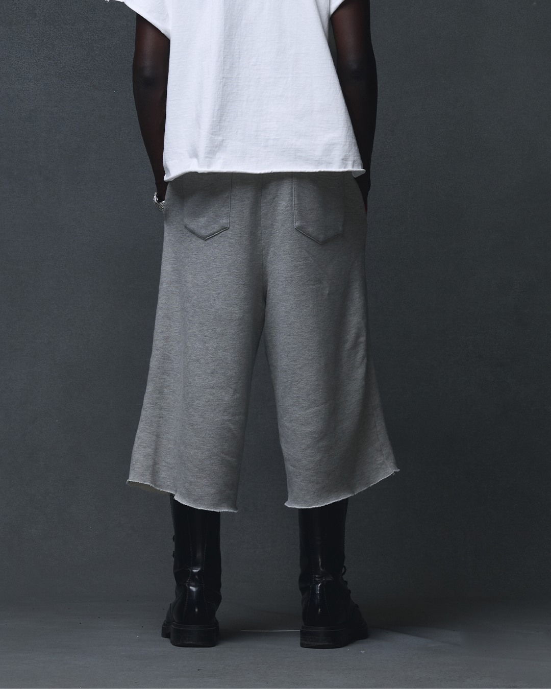 LONG SWEAT SHORT - HEATHER GREY