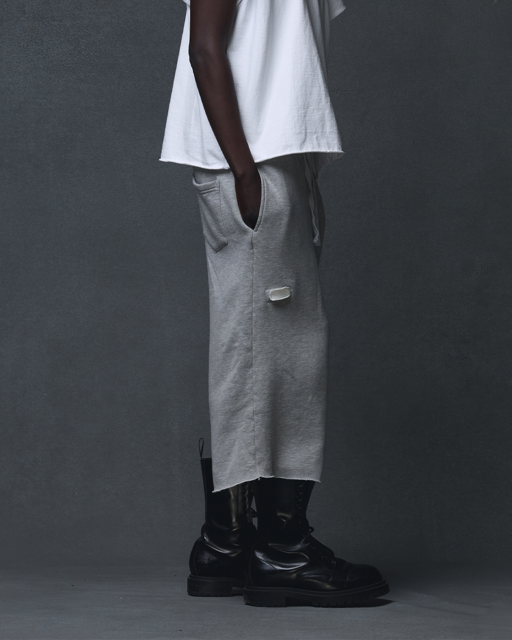 LONG SWEAT SHORT - HEATHER GREY