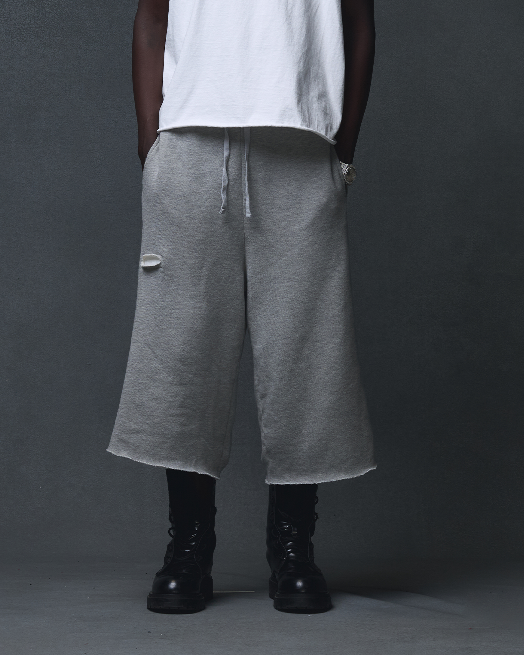 LONG SWEAT SHORT - HEATHER GREY
