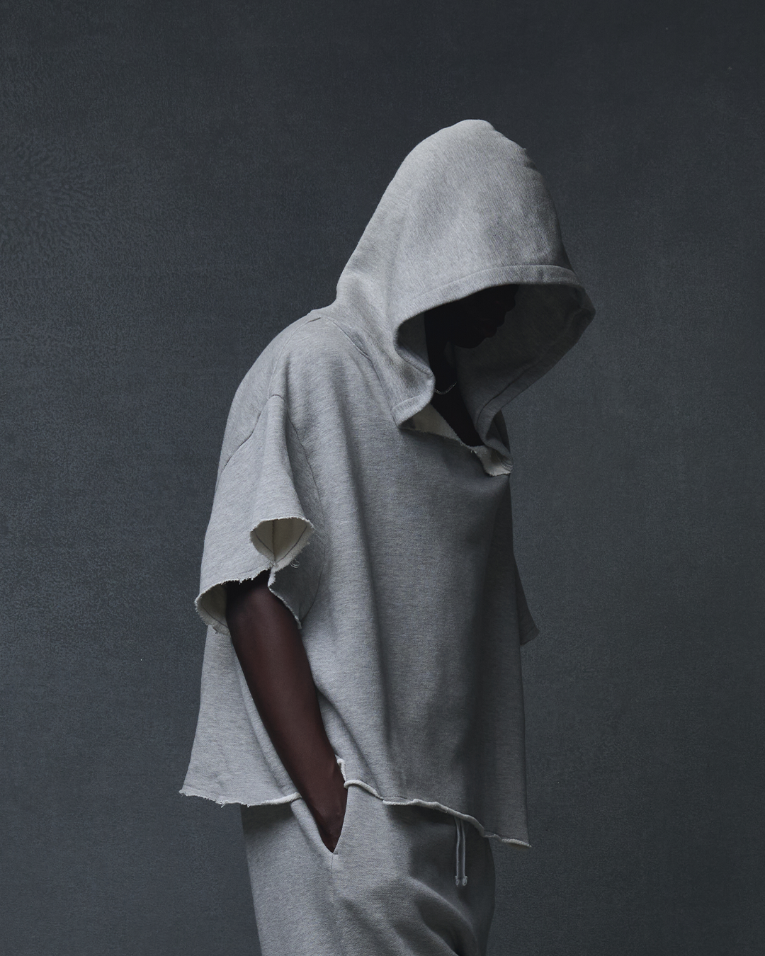 CUT OFF HOODIE -HEATHER GREY