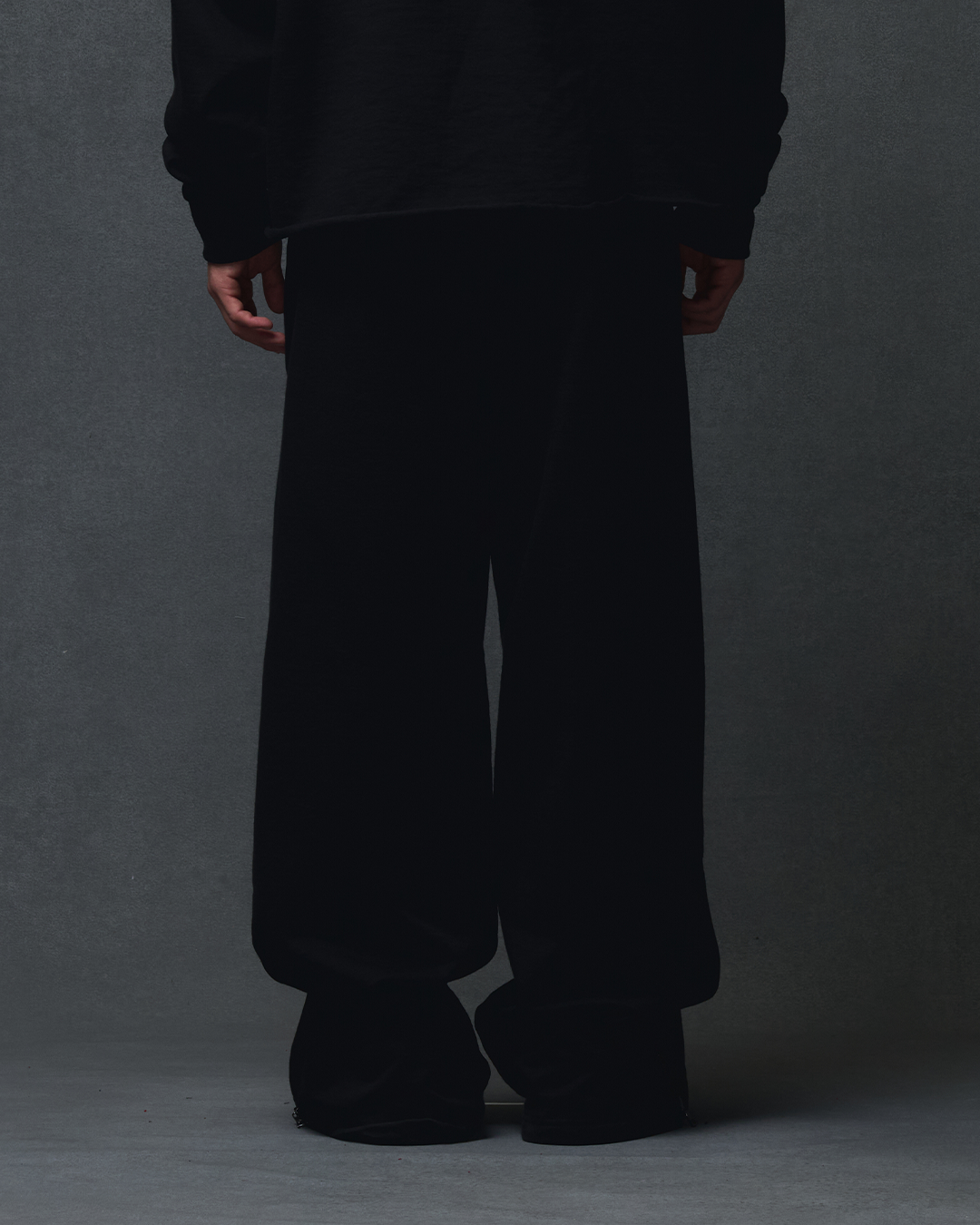 ZIPPER SWEATPANTS - BLACK