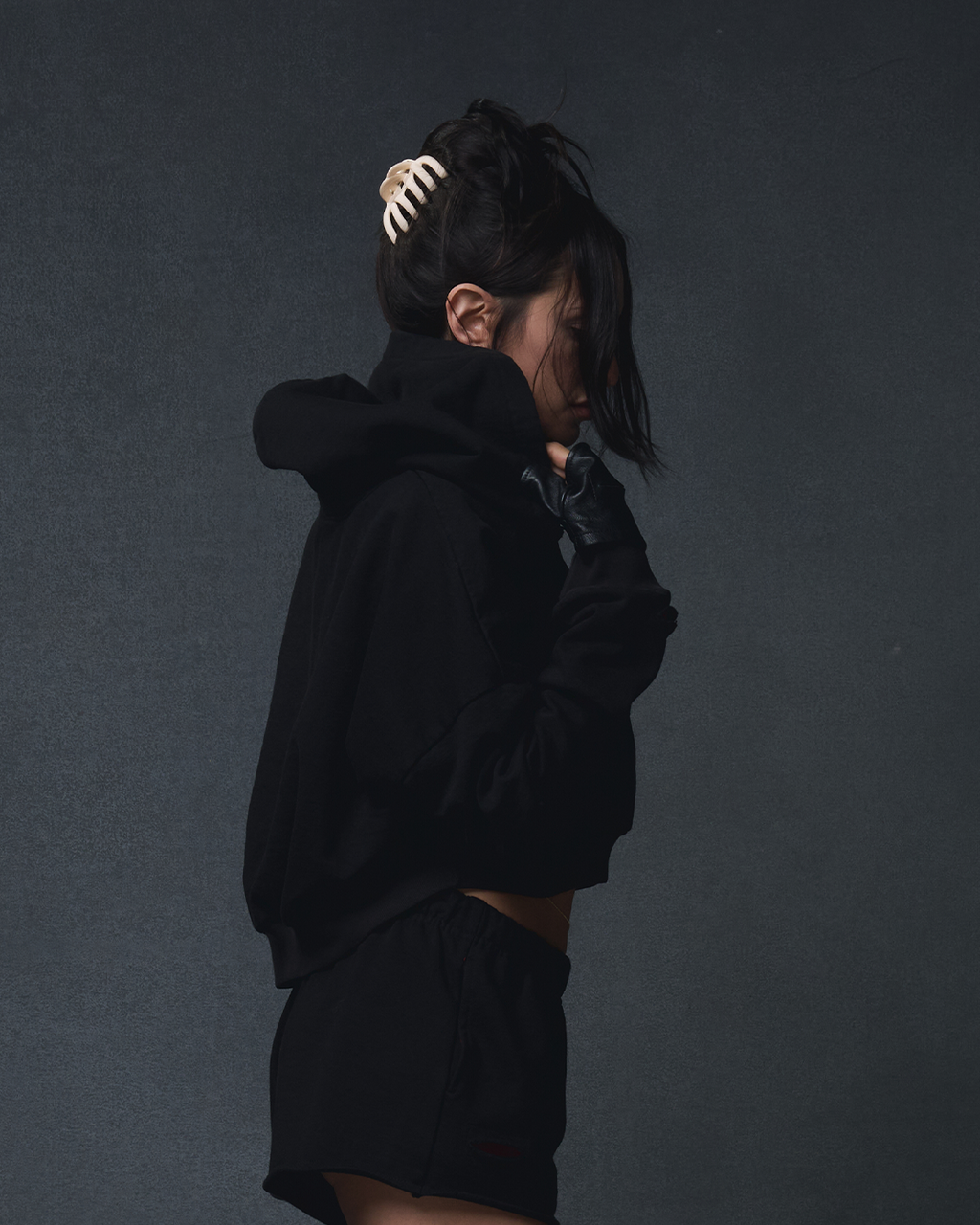 WOMENS CROPPED HOODIE  - BLACK
