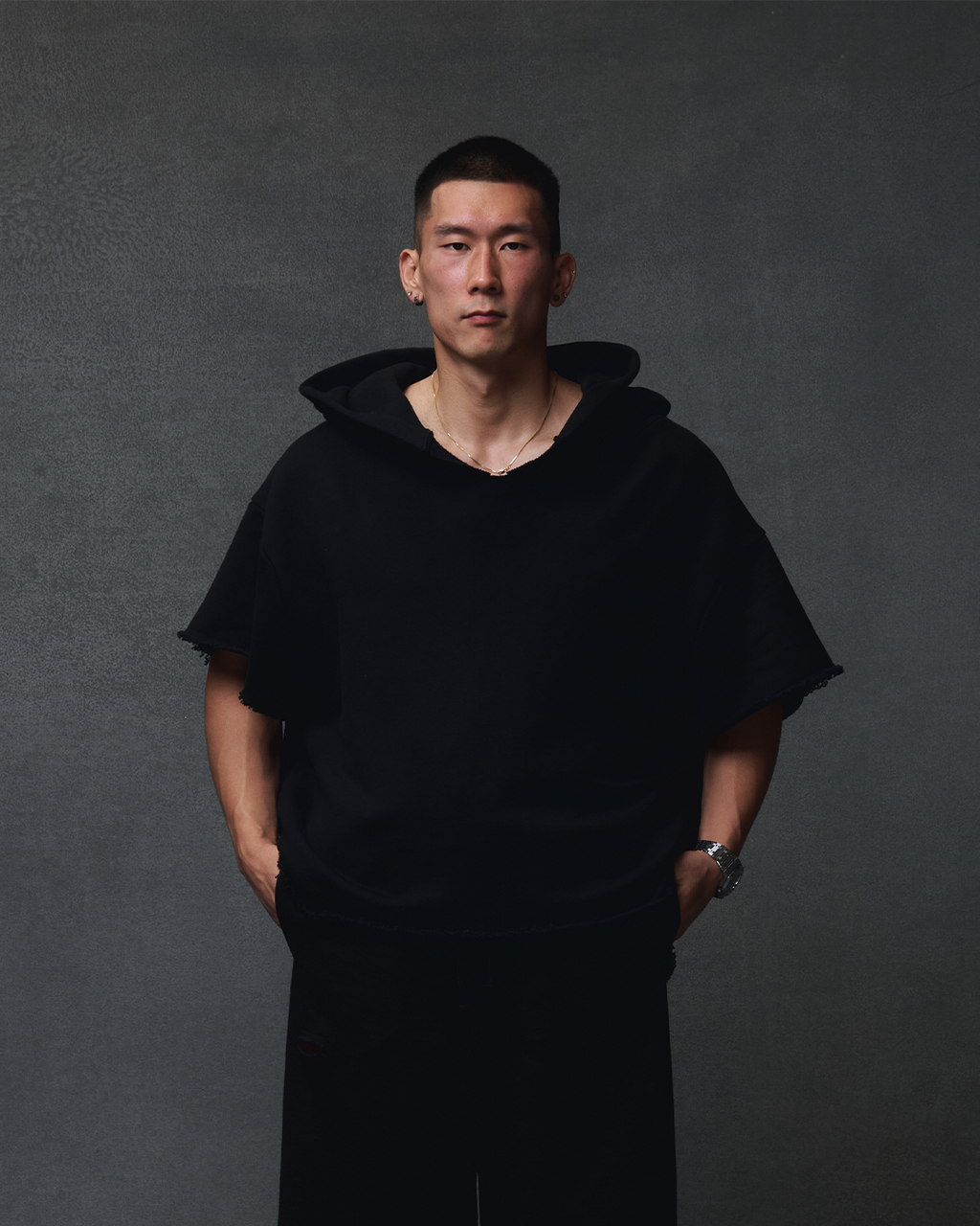 CUT OFF HOODIE - BLACK