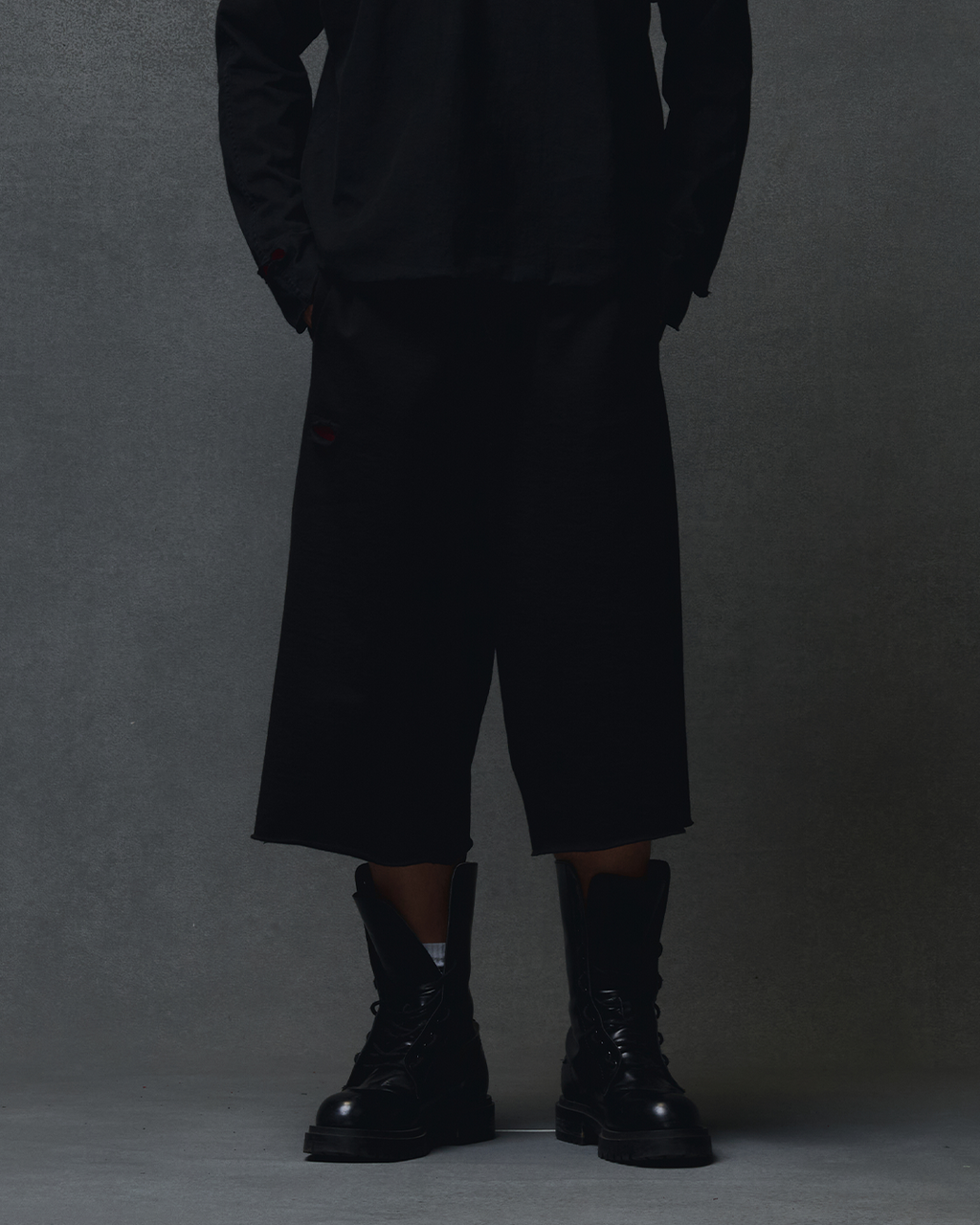 LONG SWEAT SHORT - BLACK