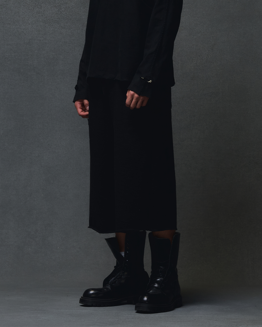 LONG SWEAT SHORT - BLACK