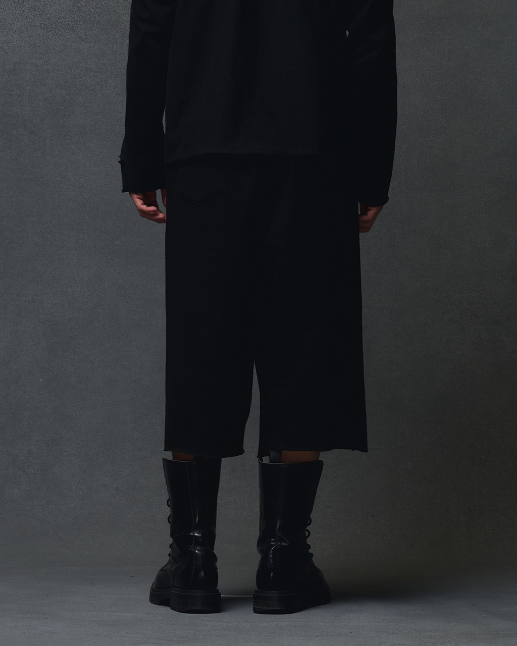 LONG SWEAT SHORT - BLACK