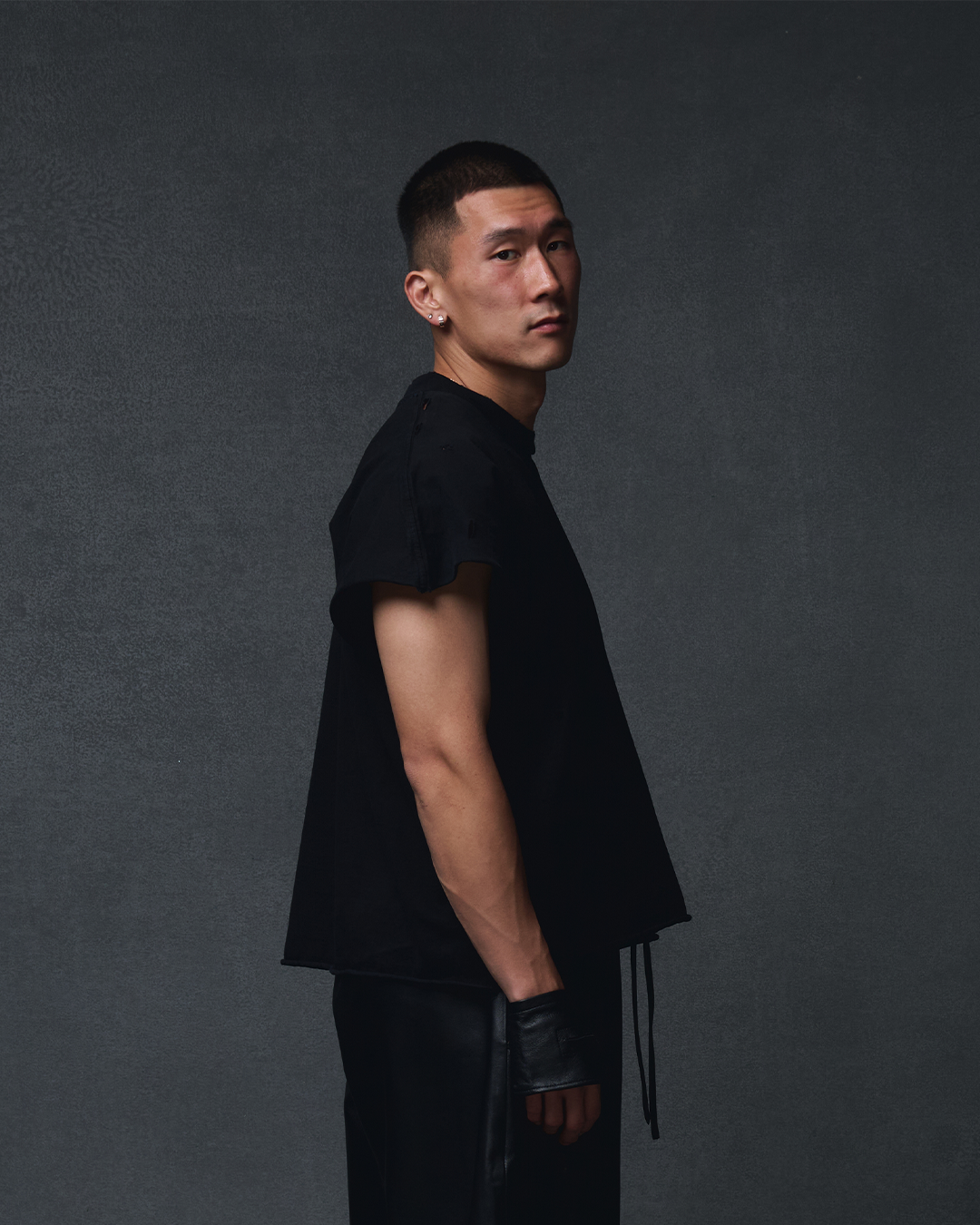 FLAGSHIP TEE - DISTRESSED BLACK
