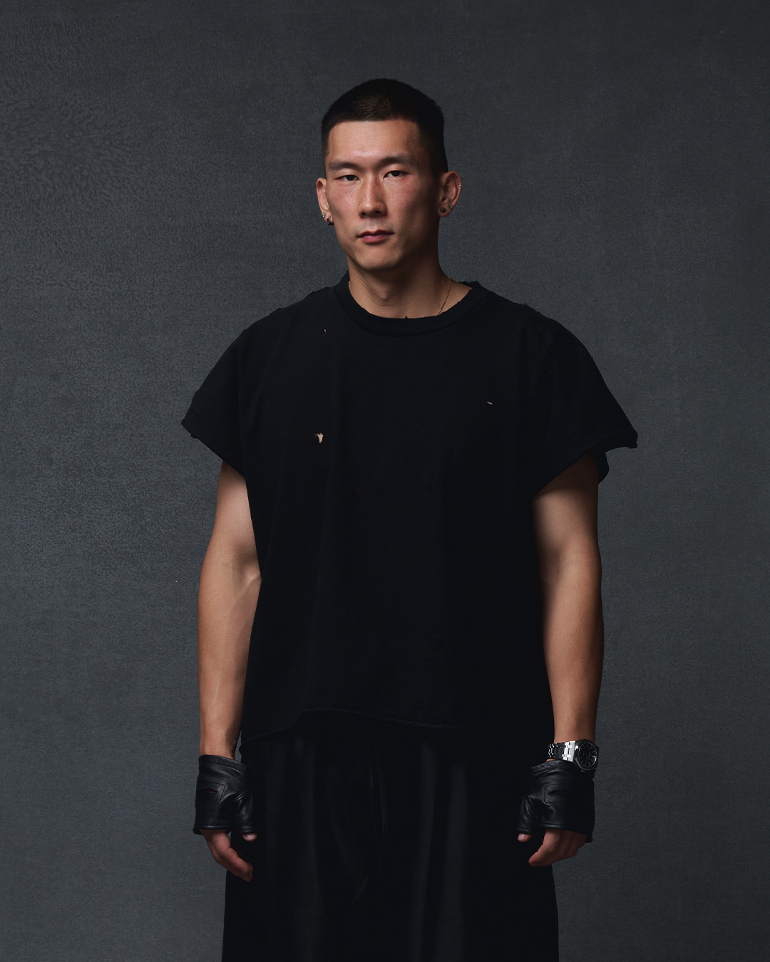 FLAGSHIP TEE - DISTRESSED BLACK