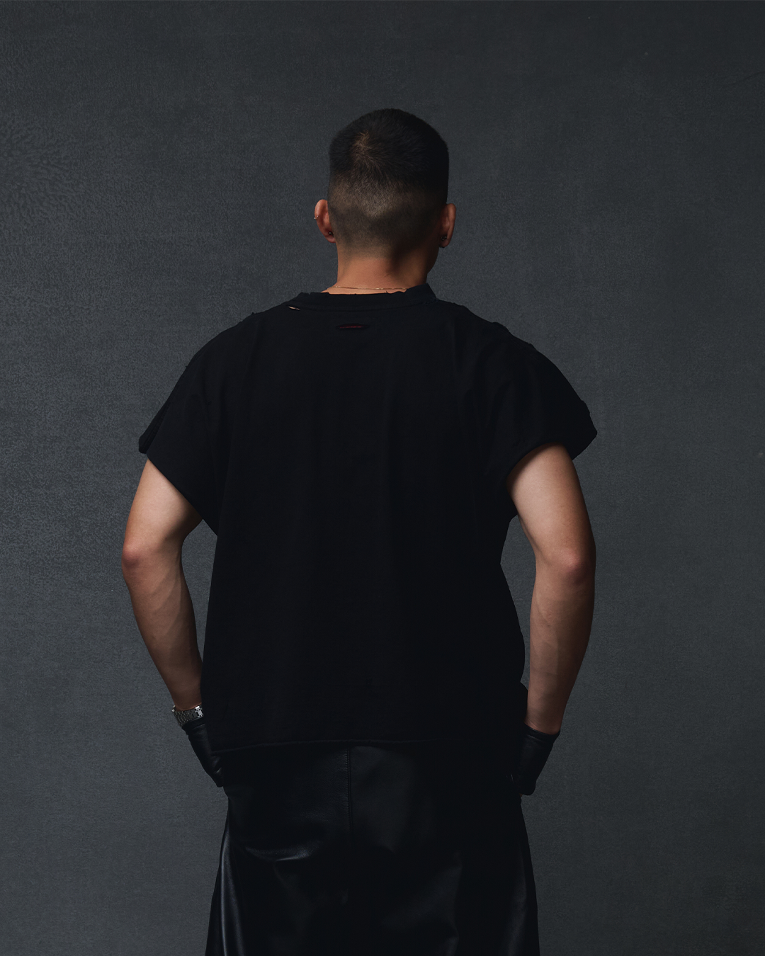 FLAGSHIP TEE - DISTRESSED BLACK