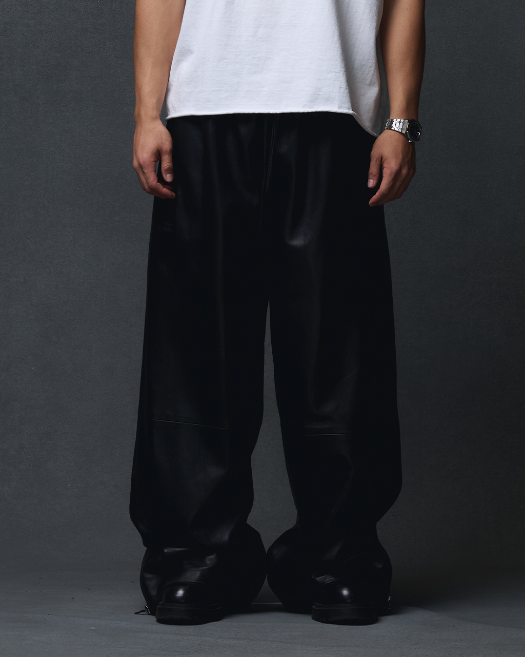 LEATHER ZIPPER PANTS - BLACK