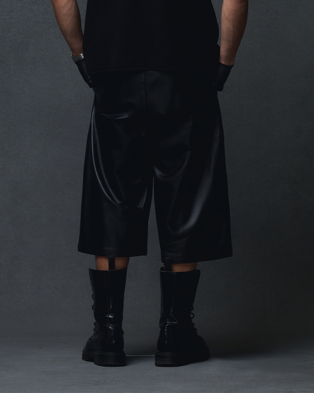LEATHER LONG SHORTS - BLACK