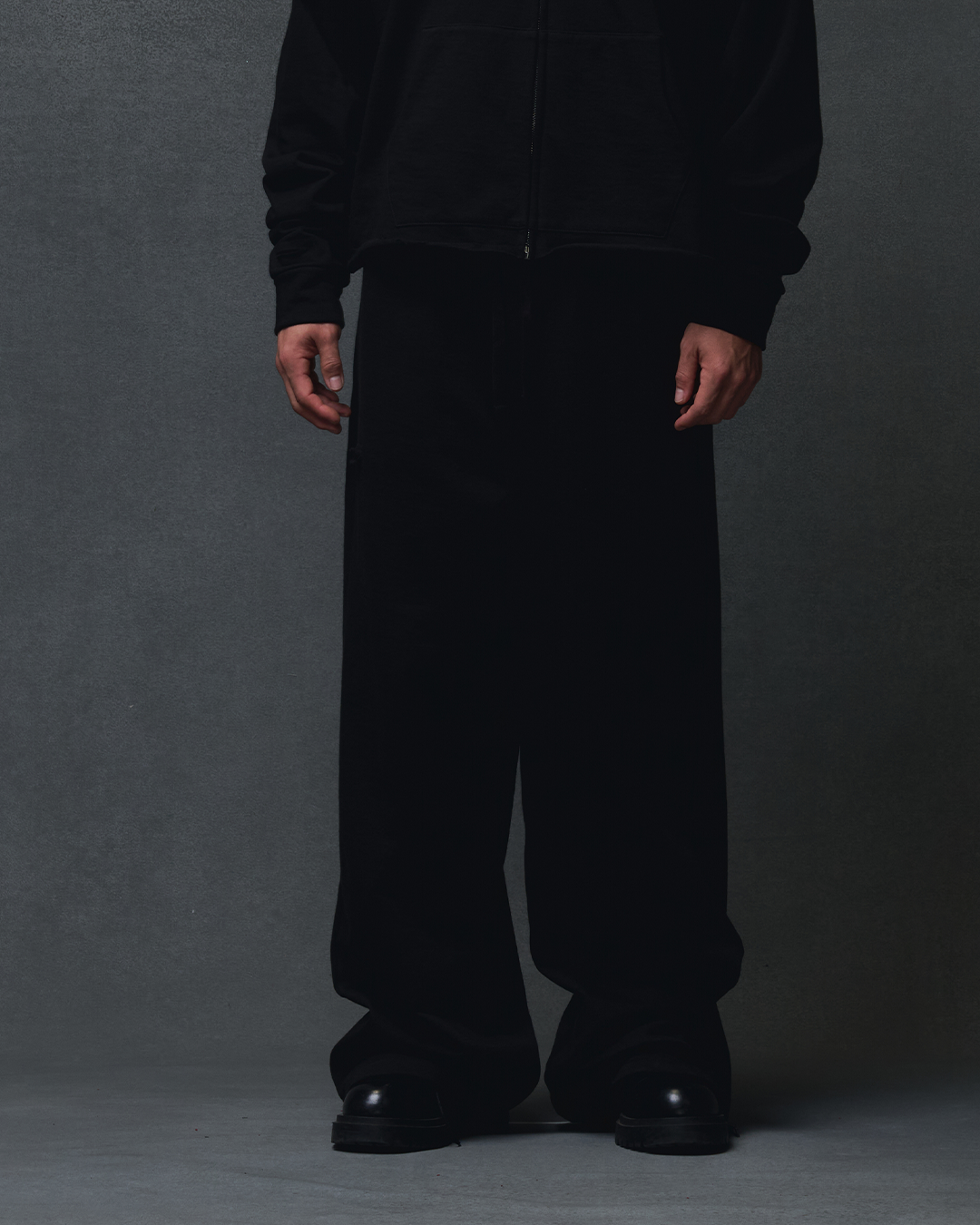 ZIPPER SWEATPANTS - BLACK