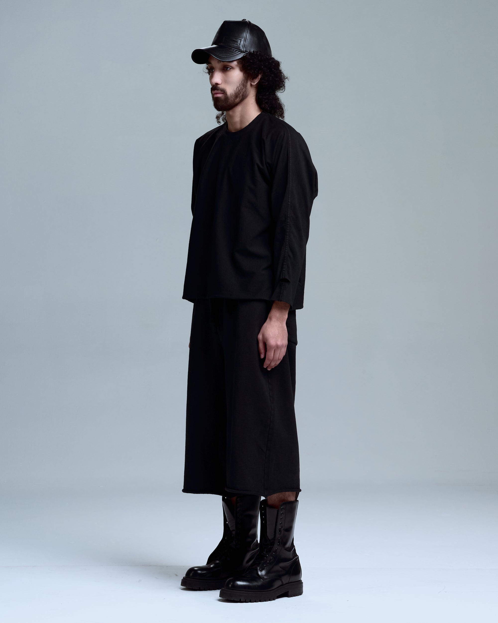 LONG SWEAT SHORT - BLACK