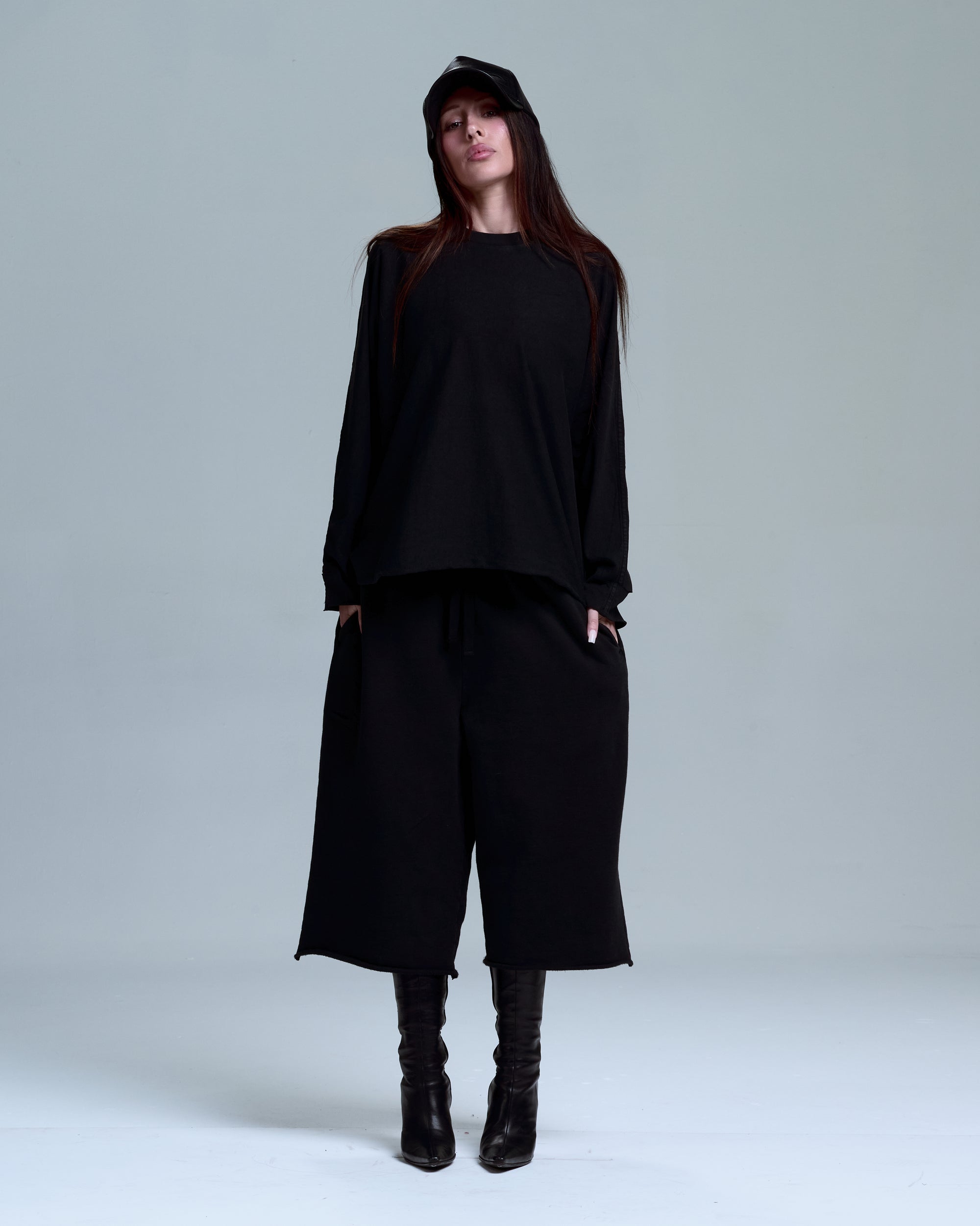 LONG SWEAT SHORT - BLACK