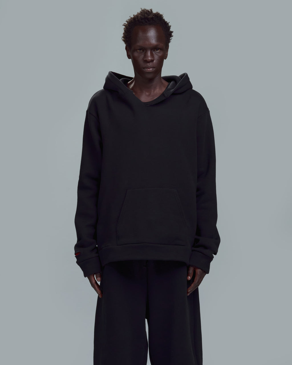 SLIM FIT ZIPPER HOODIE - BLACK