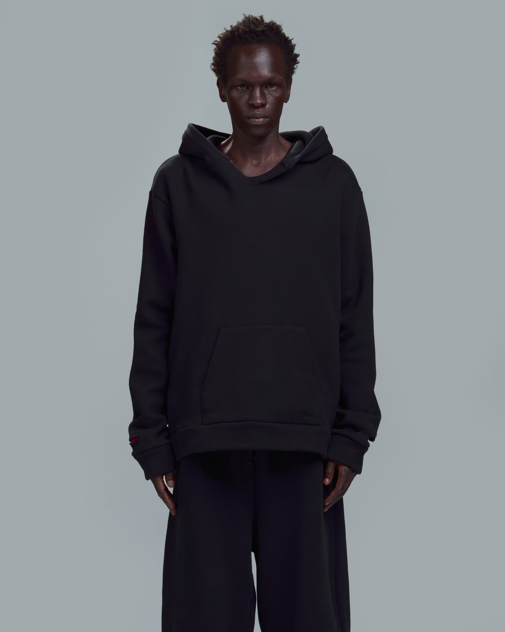 SLIM FIT ZIPPER HOODIE - BLACK