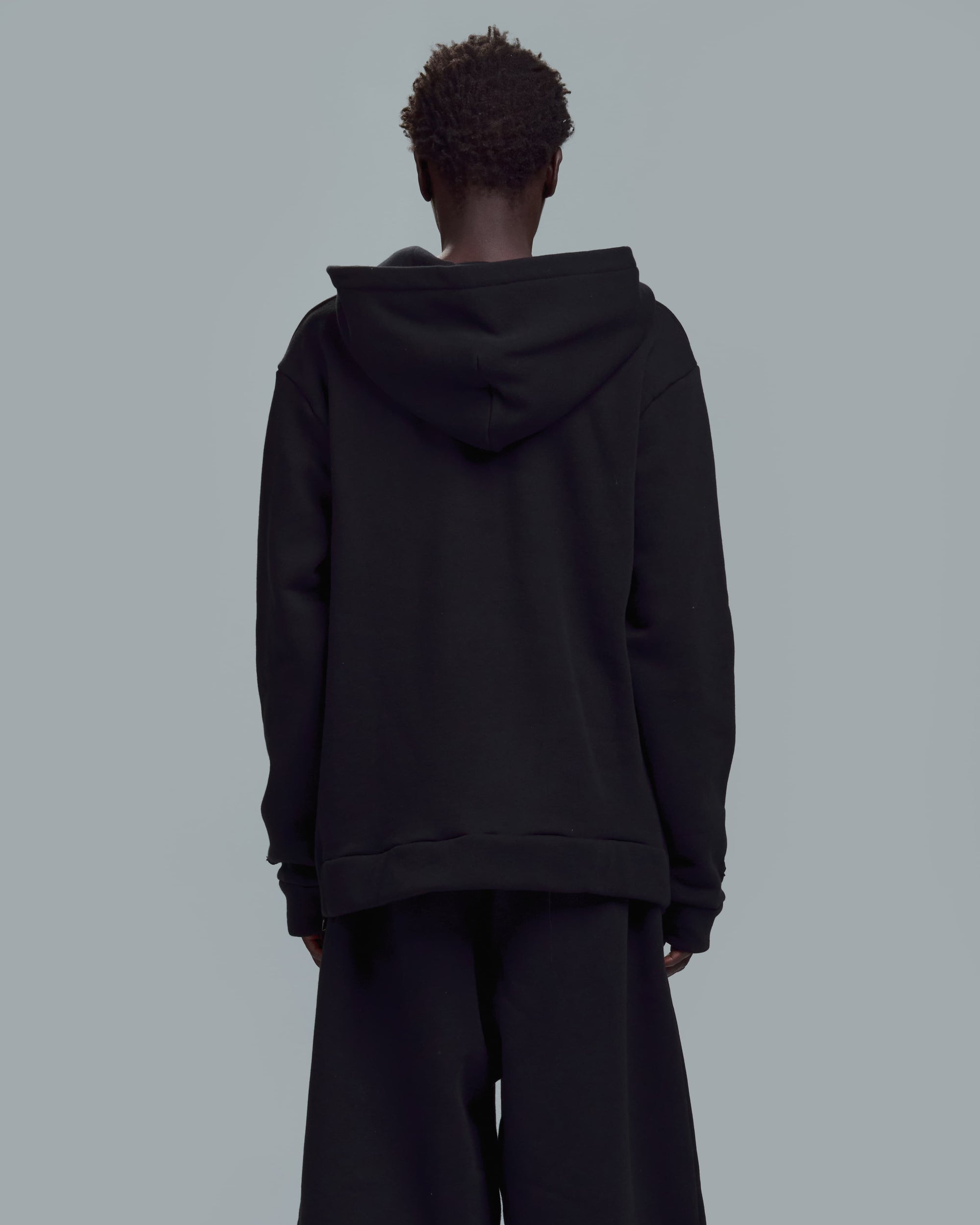 SLIM FIT ZIPPER HOODIE - BLACK