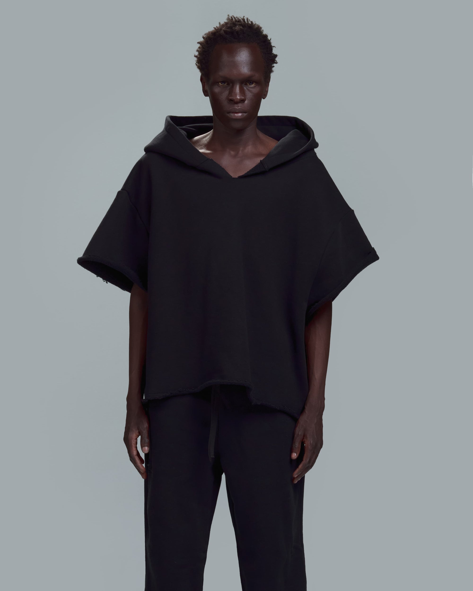 CUT OFF HOODIE - BLACK