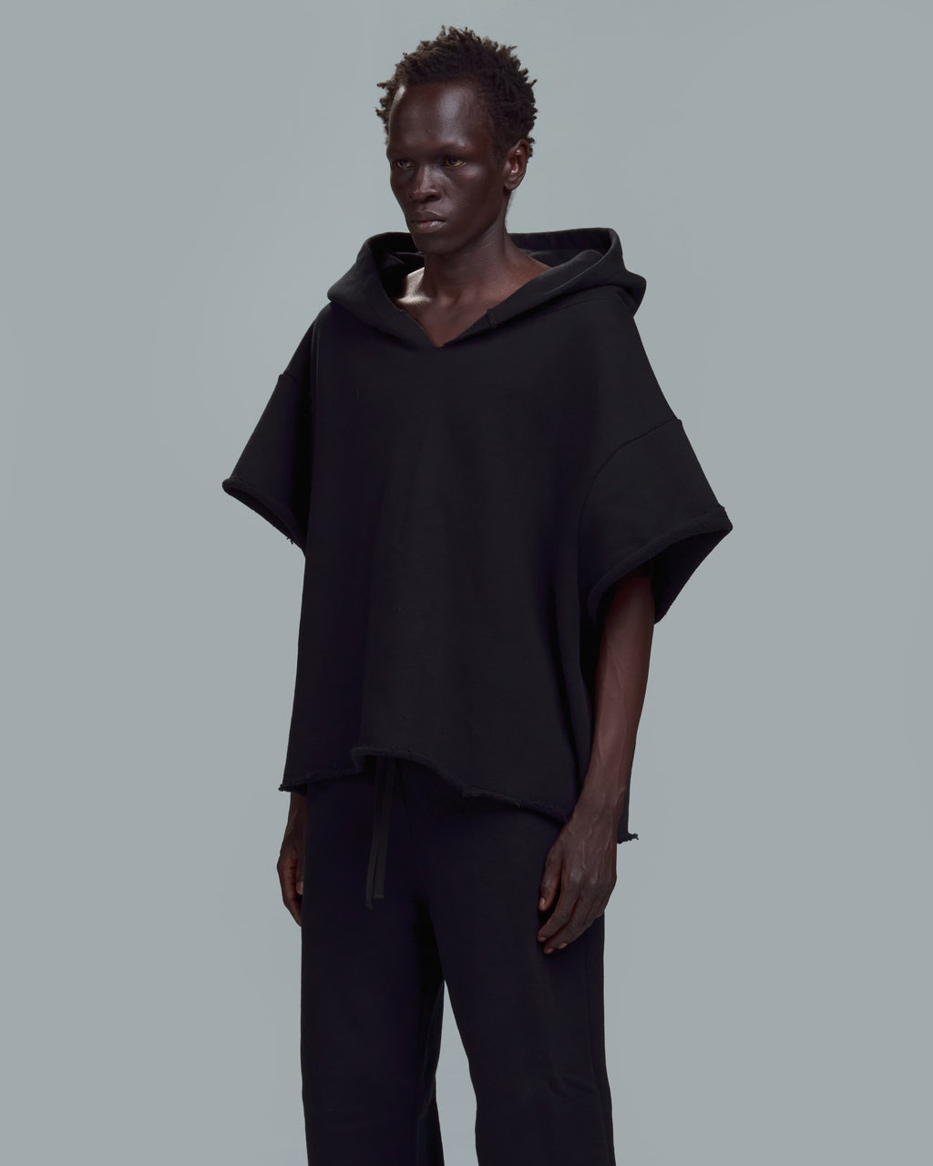 CUT OFF HOODIE - BLACK
