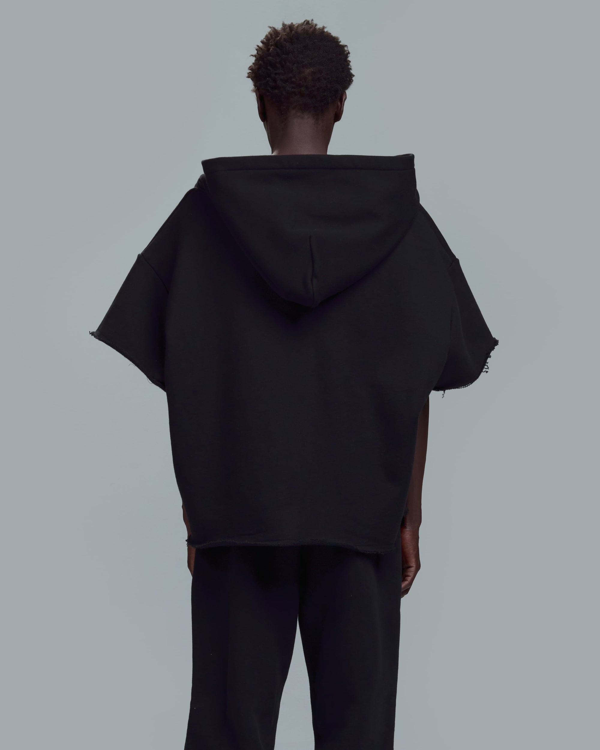 CUT OFF HOODIE - BLACK